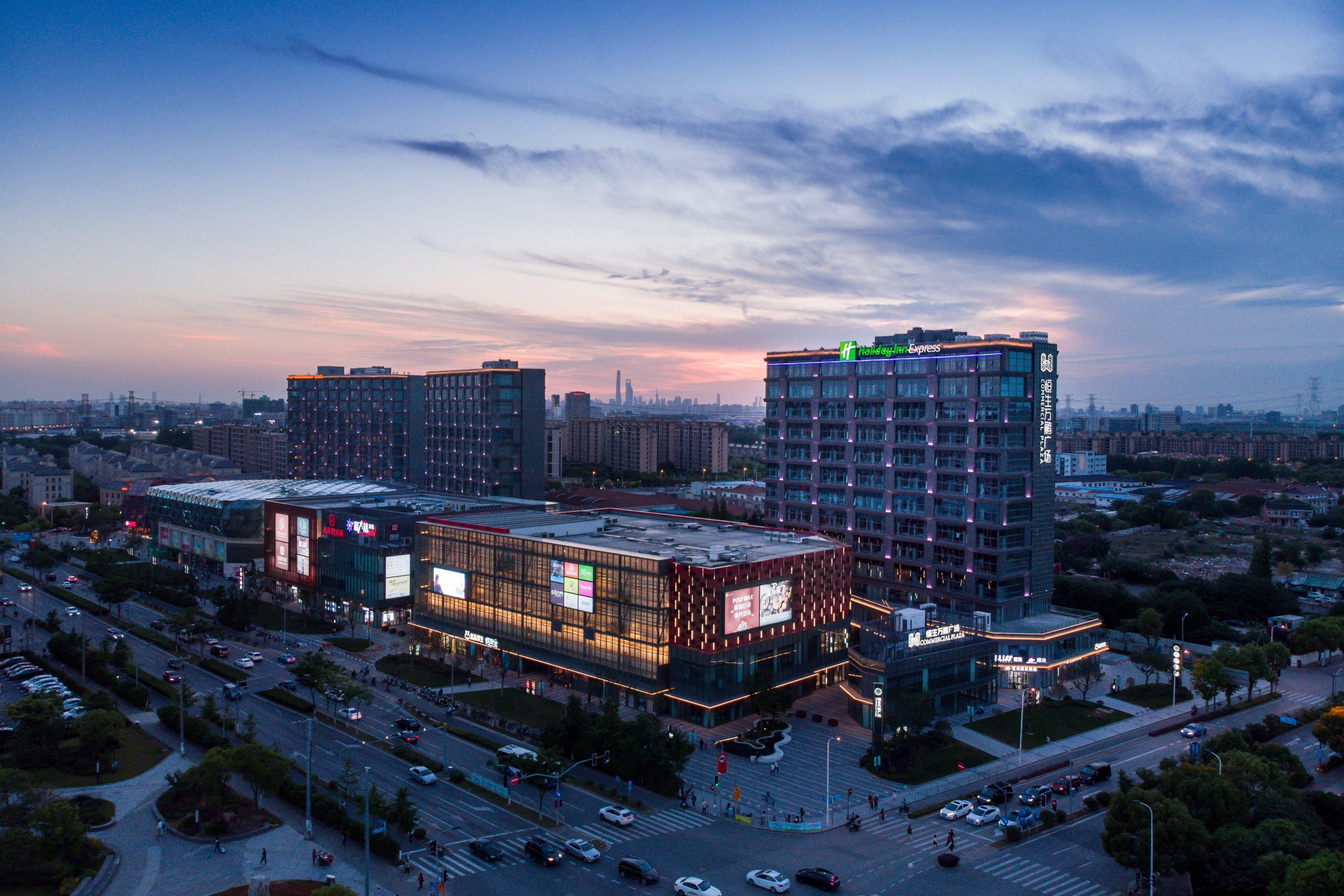 Holiday Inn Express Shanghai Tangzhen By Ihg - 20 Mins To Disney Land Eksteriør billede