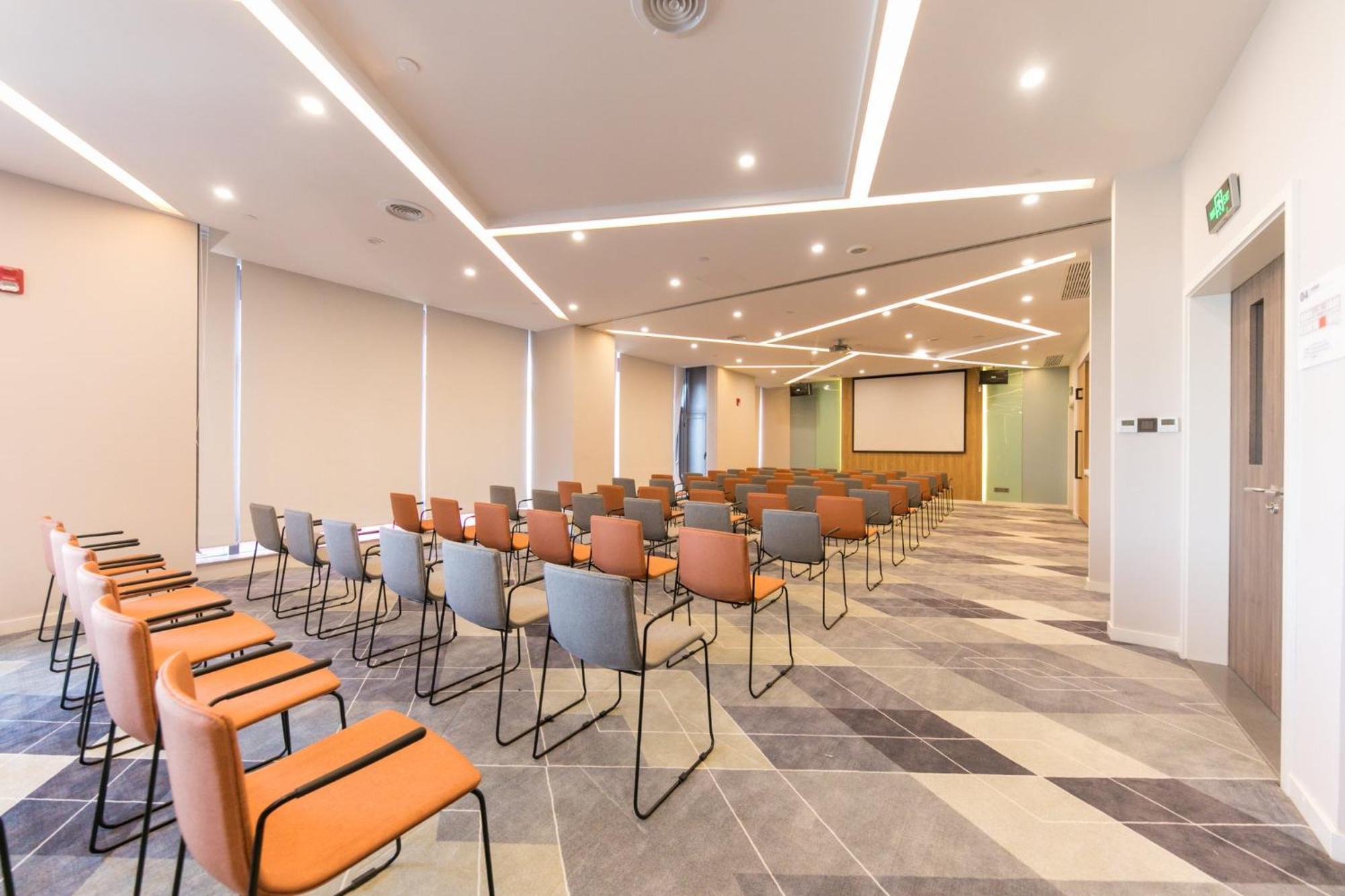 Holiday Inn Express Shanghai Tangzhen By Ihg - 20 Mins To Disney Land Eksteriør billede