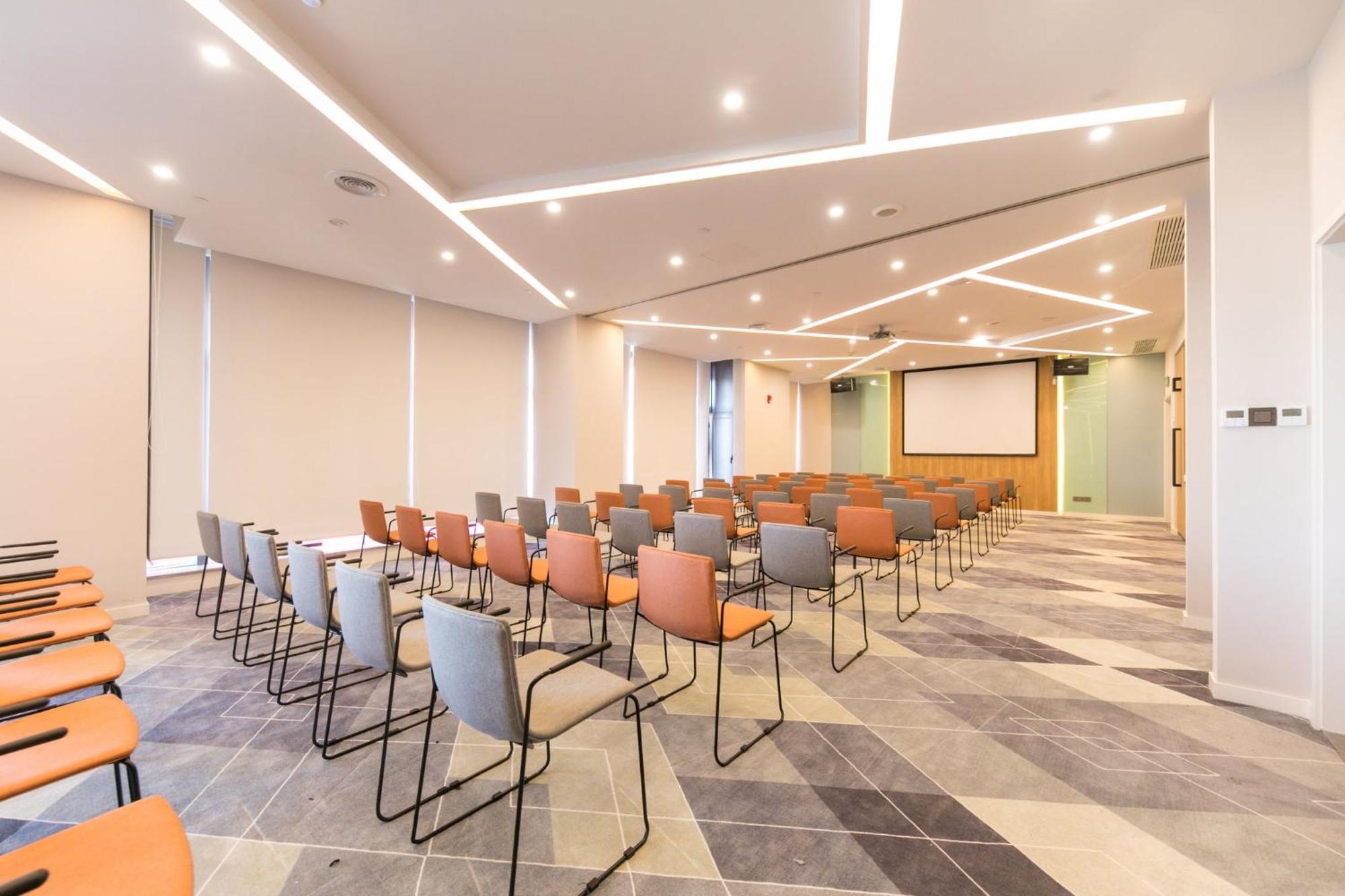 Holiday Inn Express Shanghai Tangzhen By Ihg - 20 Mins To Disney Land Eksteriør billede